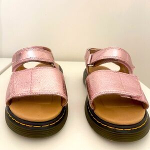 Dr Martens

JUNIOR ROMI METALLIC LEATHER SANDALS